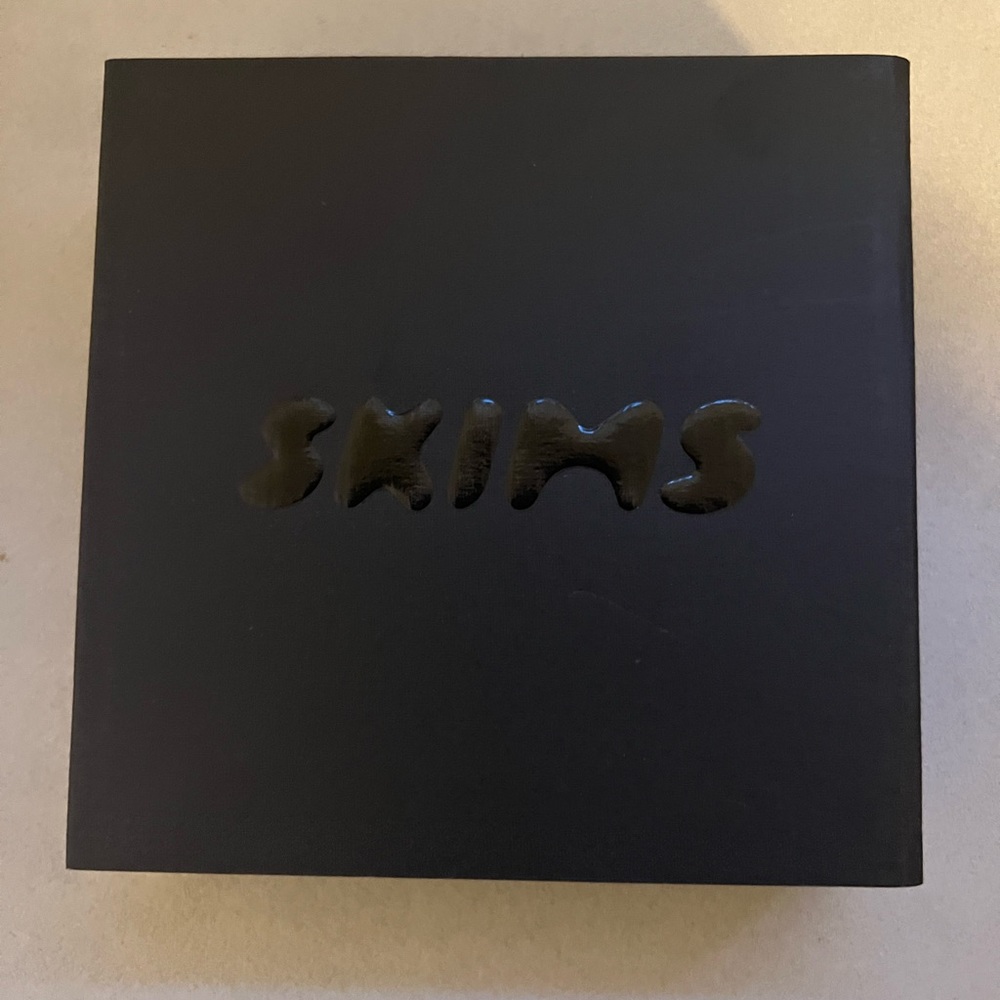 Skims Empty Box - Picture 3 of 4